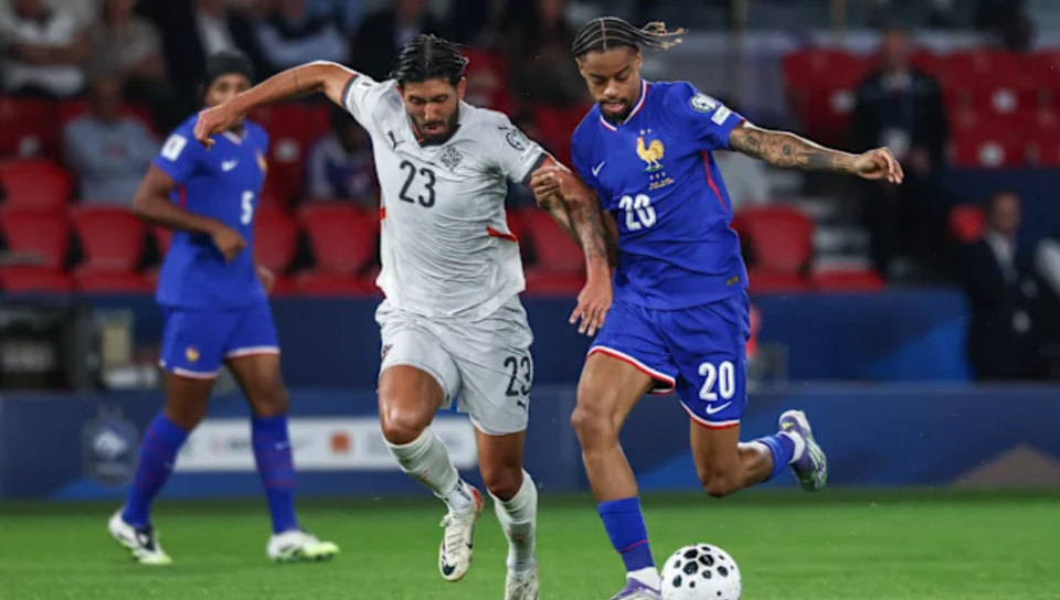 迈尼昂, 科曼身后埋 迈尼昂, 科曼身后埋